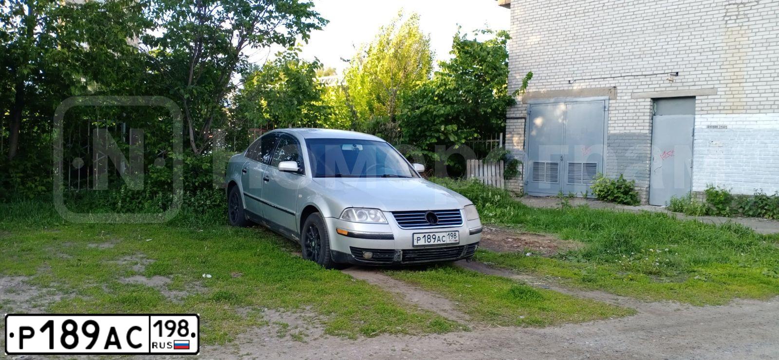 Фото автомобиля VOLKSWAGEN PASSAT, 2002 — госномер Р189АС198. Цвет: БЕЛЫЙ (СЕРЕБРИСТЫЙ)