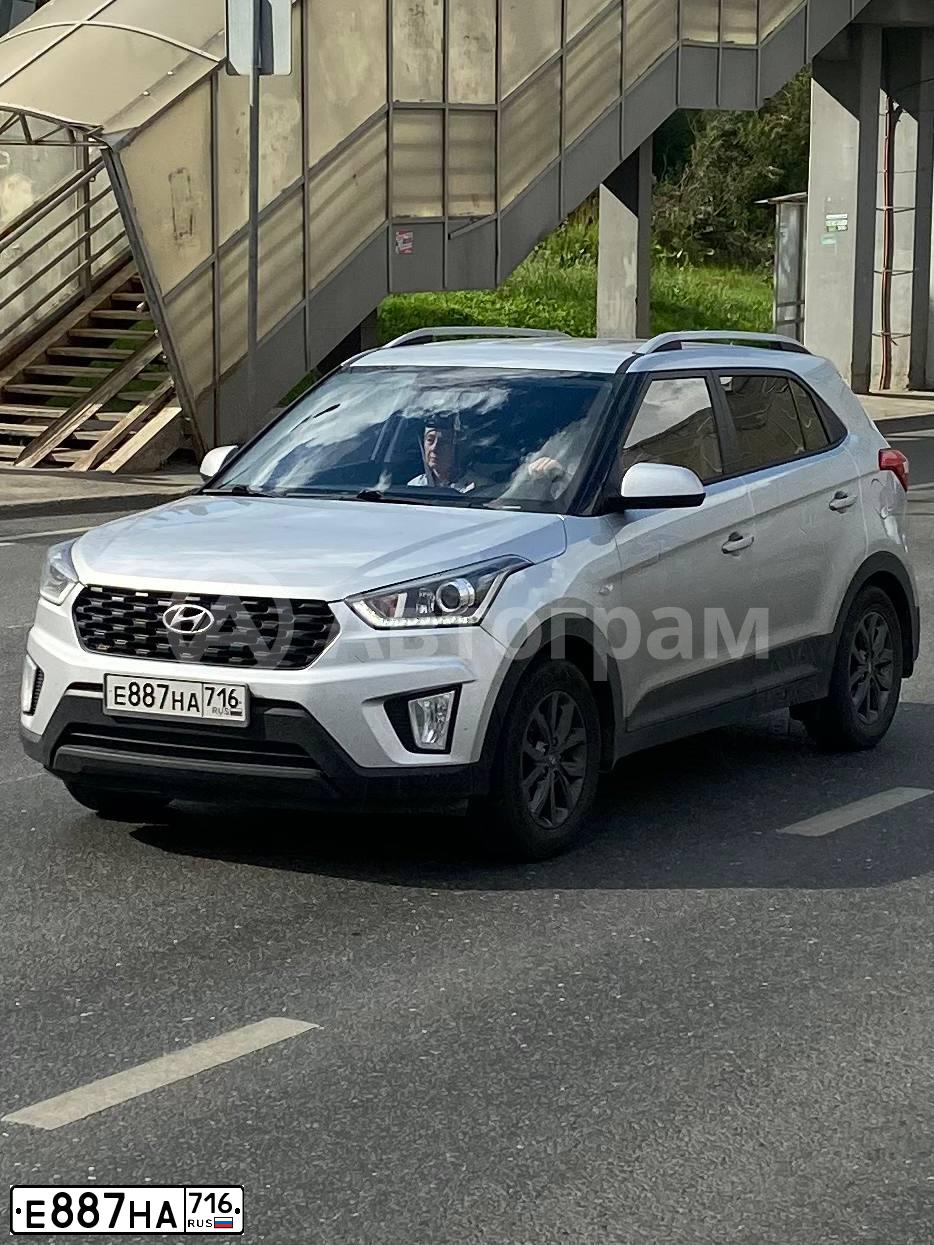 Фото автомобиля HYUNDAI CRETA, 2020 — госномер Е887НА716. Цвет: СЕРЫЙ