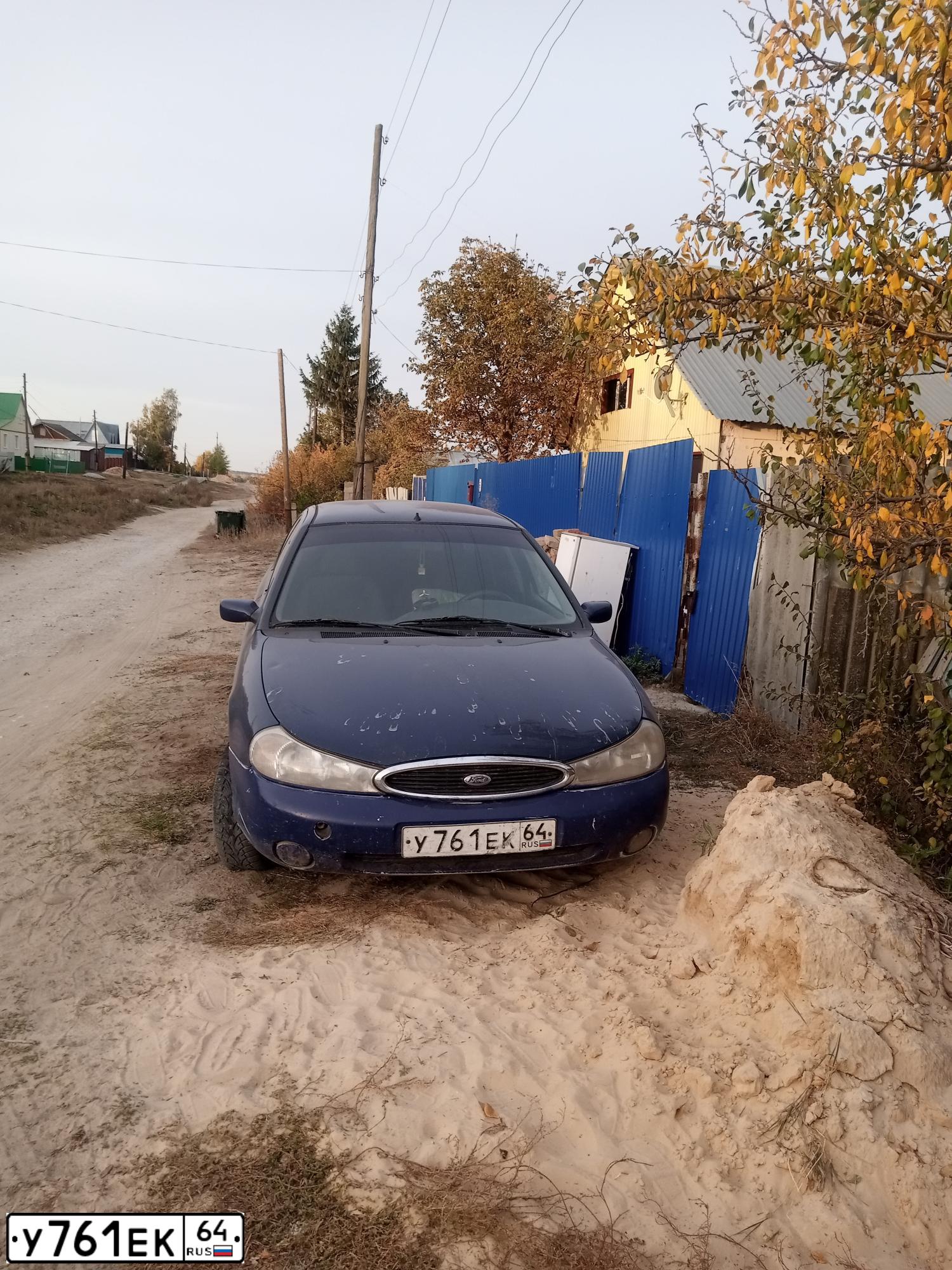 Фото автомобиля FORD MONDEO, 1998 — госномер У761ЕК64. Цвет: синий