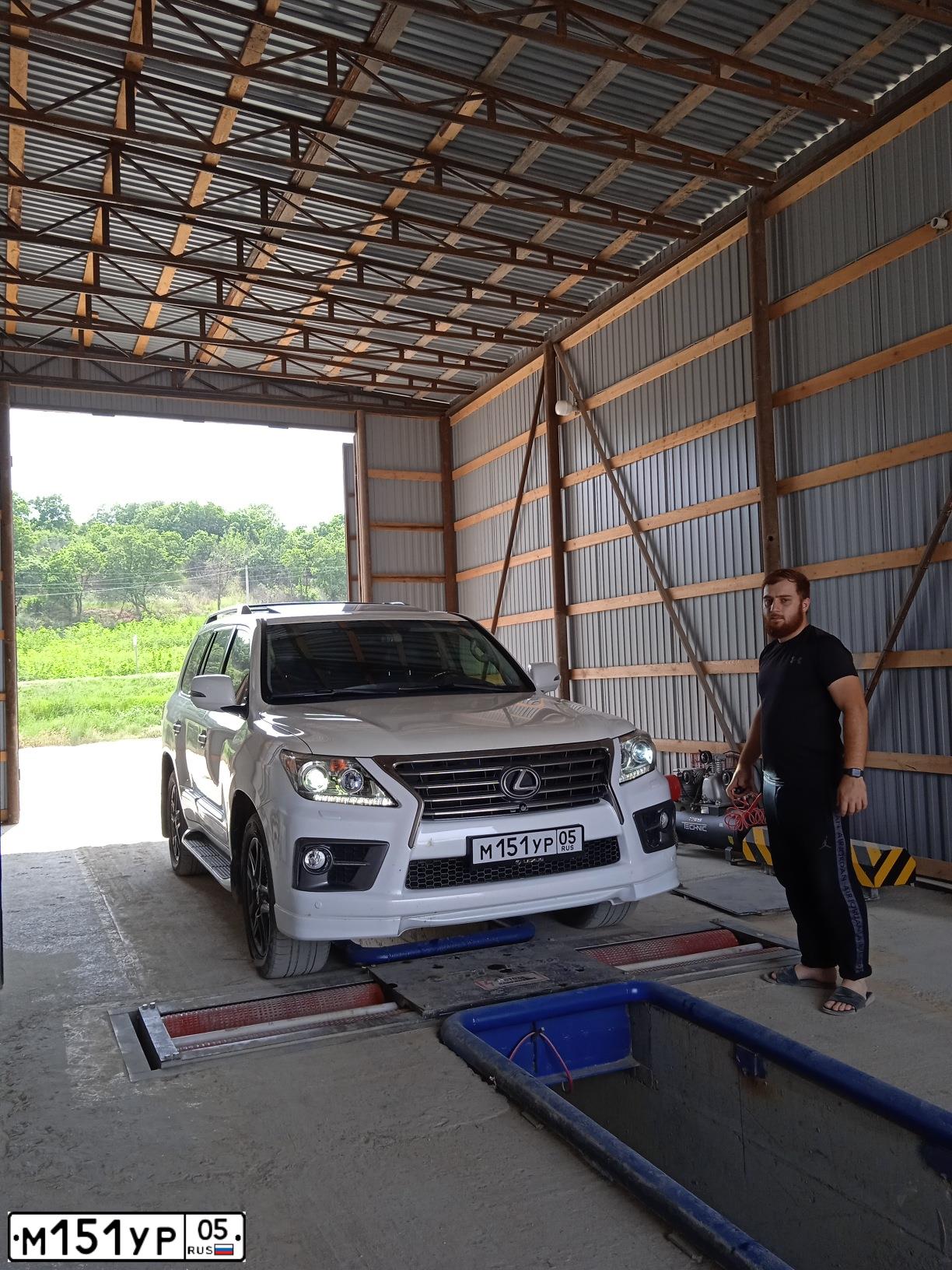 Фото автомобиля LEXUS LX, 2012 — госномер О700ОО152. Цвет: Белый