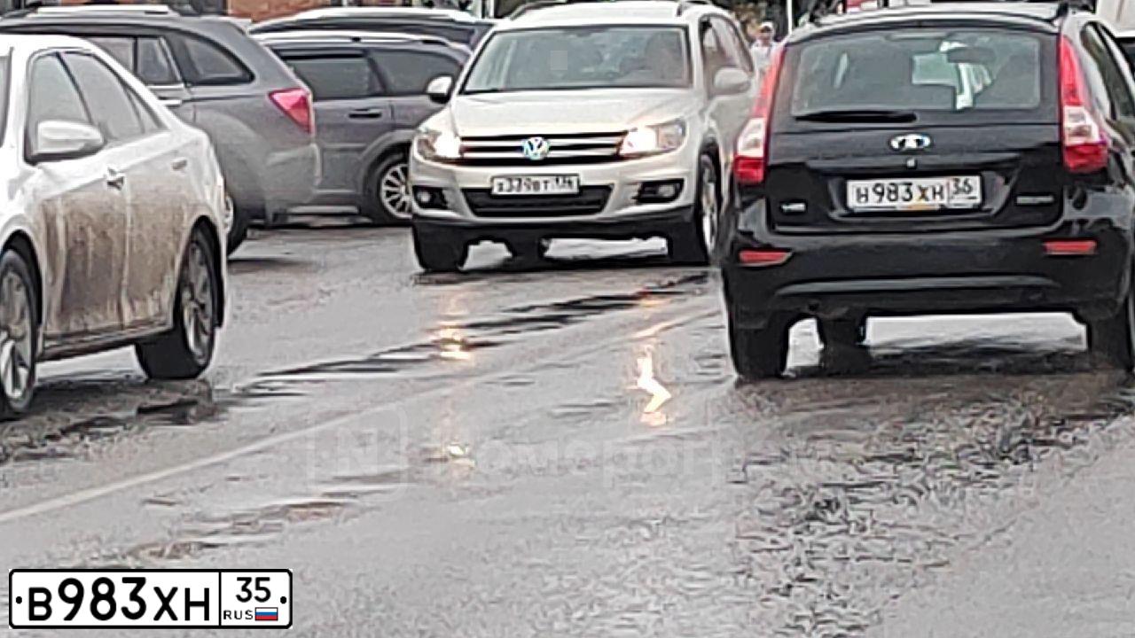 Фото автомобиля HYUNDAI PORTER, 2011 — госномер О574ЕМ777. Цвет: СИНИЙ