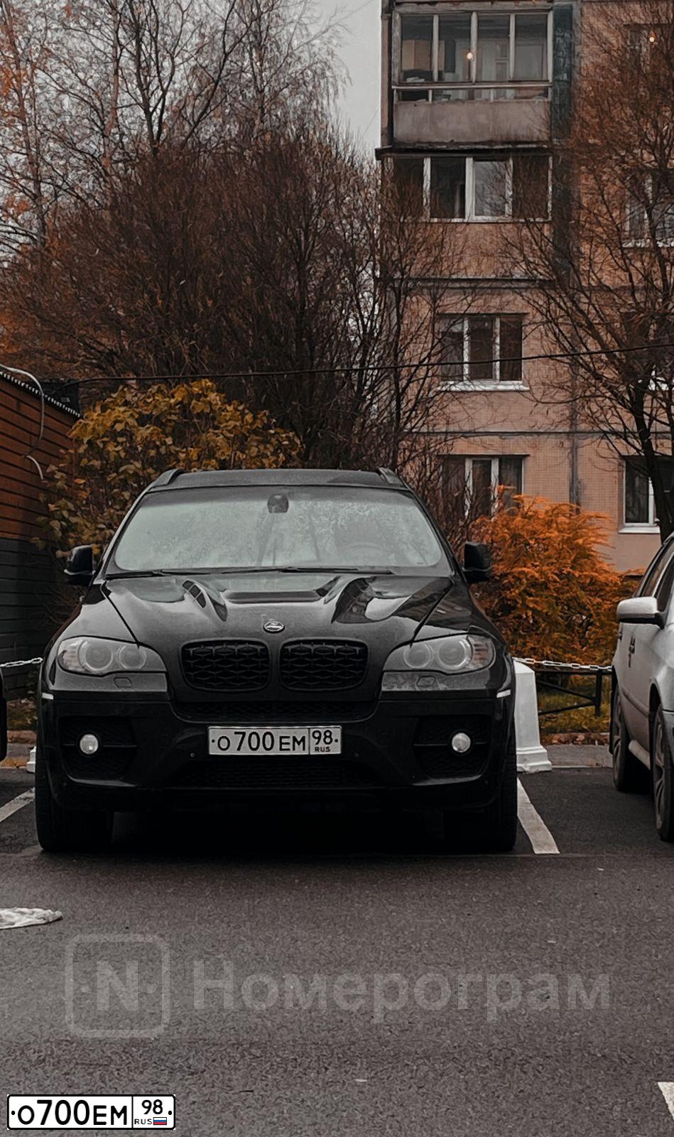 Фото автомобиля BMW X5, 2004 — госномер О700ЕМ98. Цвет: ЧЕРНЫЙ