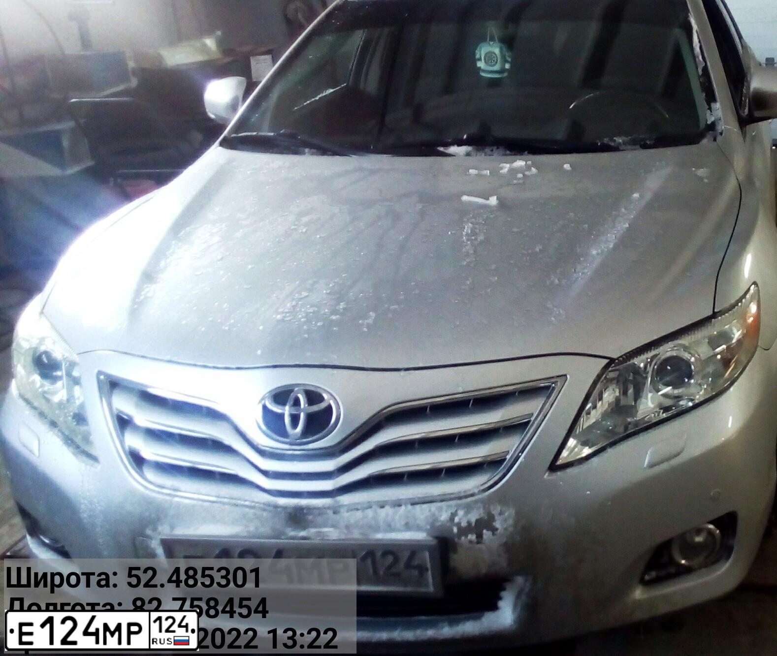 Фото автомобиля TOYOTA CAMRY, 2009 — госномер Е124МР124. Цвет: СЕРЕБРИСТЫЙ МЕТАЛЛИК