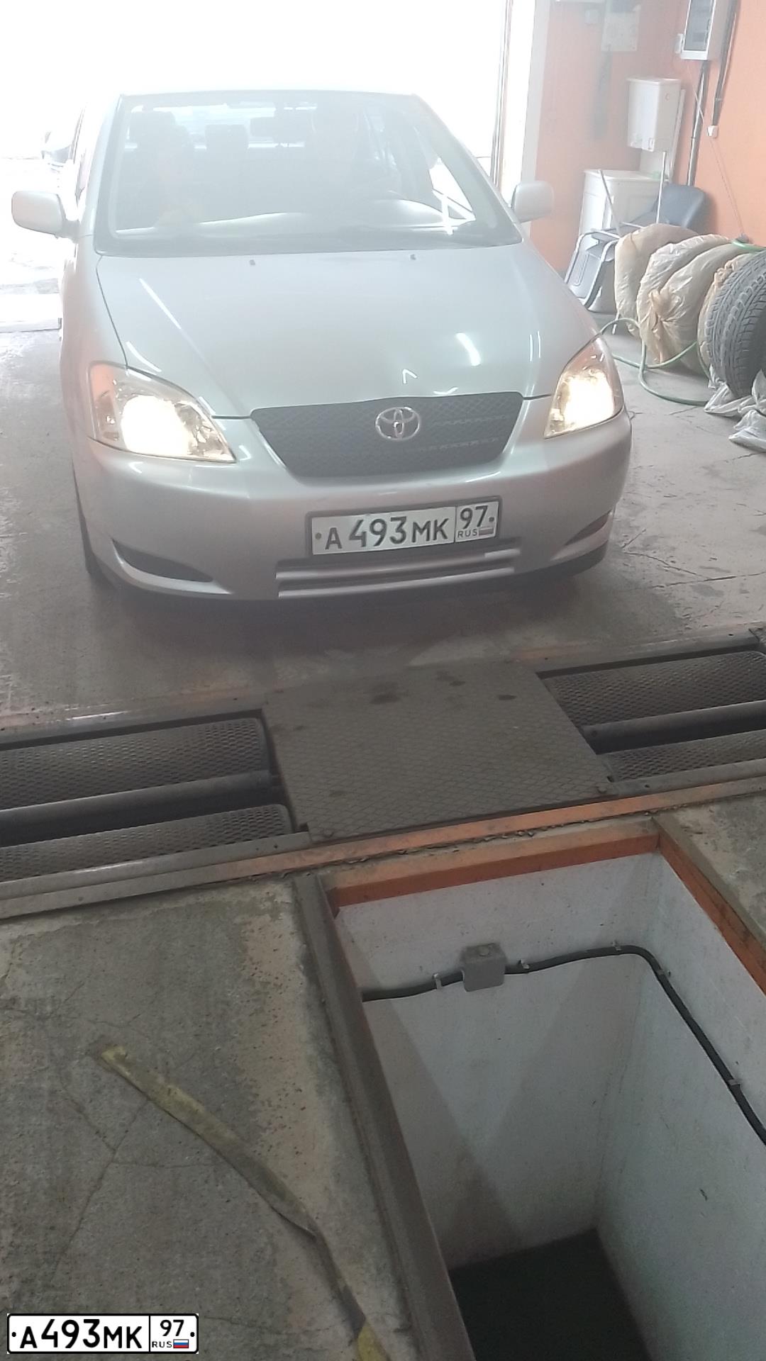 Фото автомобиля TOYOTA COROLLA, 2003 — госномер А493МК97. Цвет: Серый