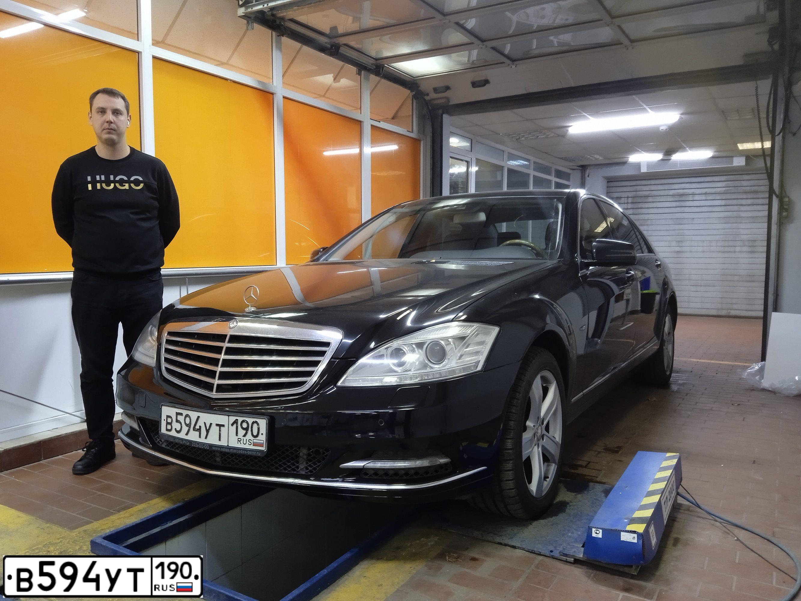 Фото автомобиля MERCEDES-BENZ S350, 2012 — госномер С876АР977. Цвет: ЧЕРНЫЙ