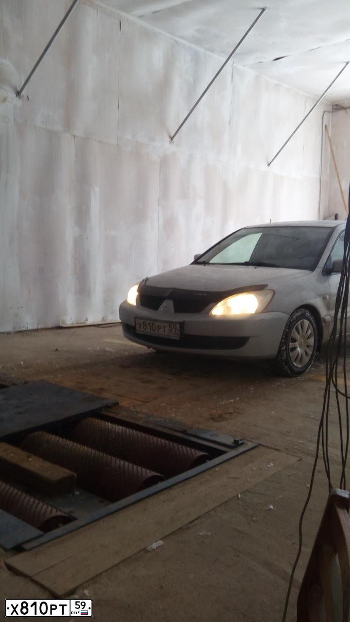 Фото автомобиля MITSUBISHI LANCER, 2005 — госномер Х810РТ59. Цвет: СЕРЕБРИСТЫЙ