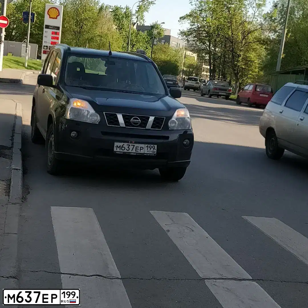 Фото автомобиля NISSAN X-TRAIL, 2008 — госномер М637ЕР199. Цвет: ЧЕРНЫЙ