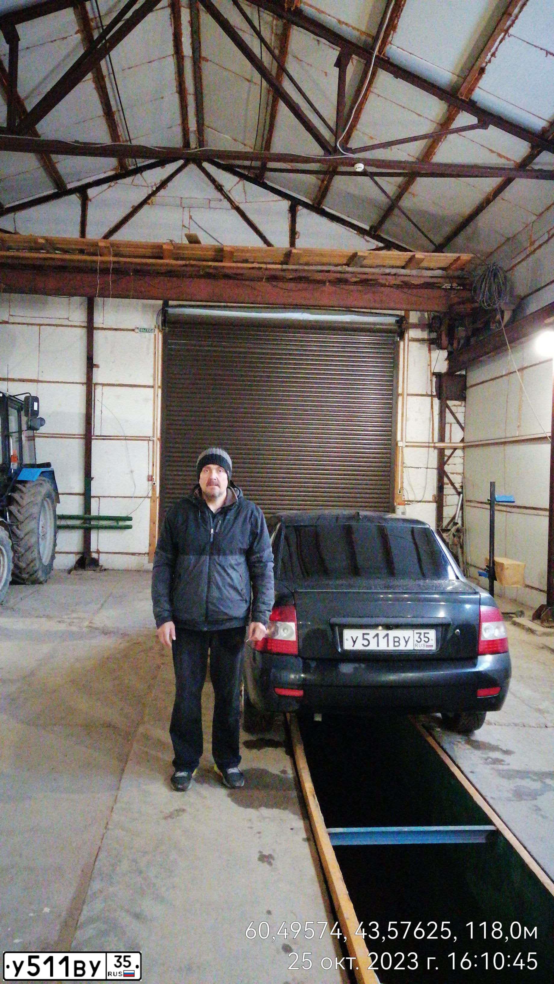 Фото автомобиля LADA 2170 PRIORA, 2008 — госномер У511ВУ35. Цвет: Сине-Черный