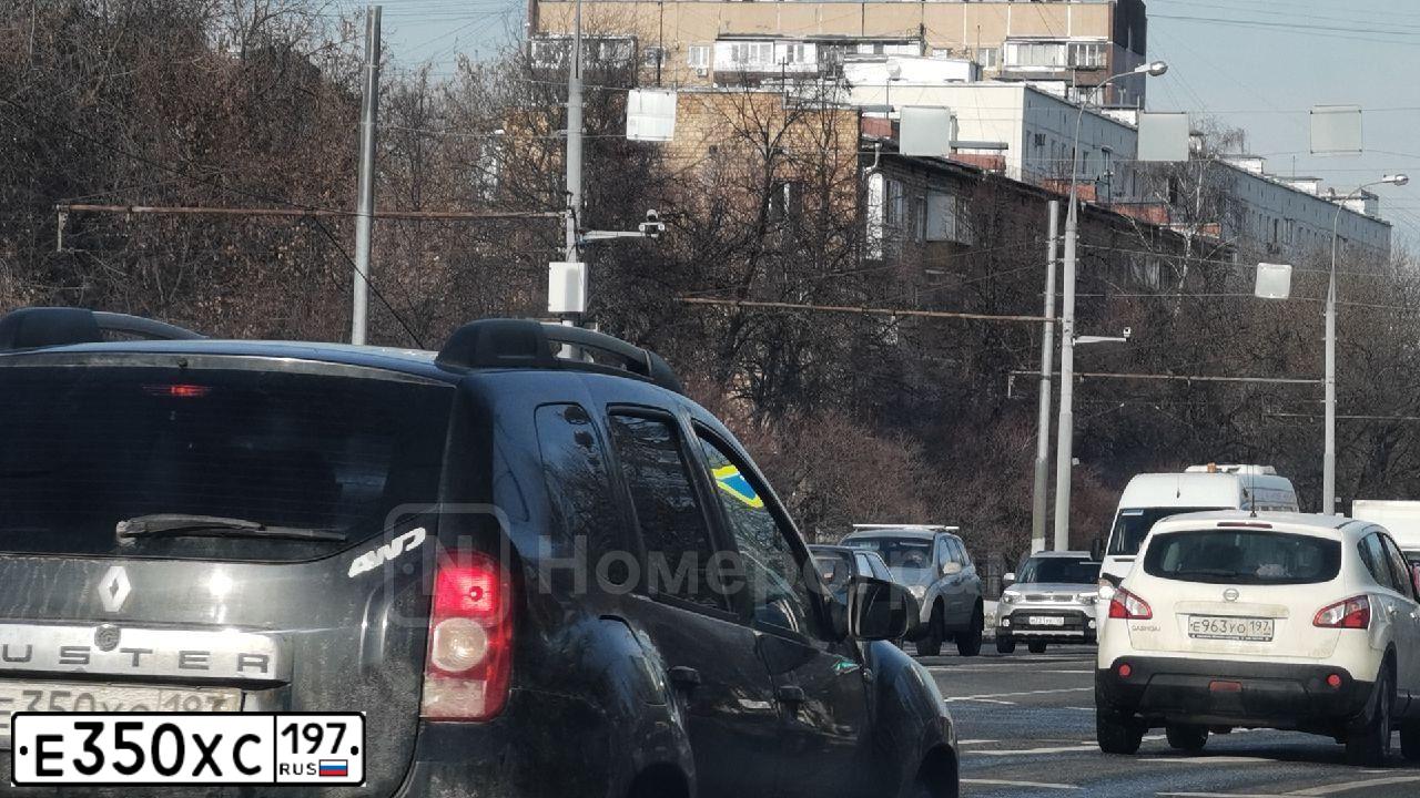 Фото автомобиля RENAULT DUSTER, 2012 — госномер Е350ХС197. Цвет: ЧЕРНЫЙ