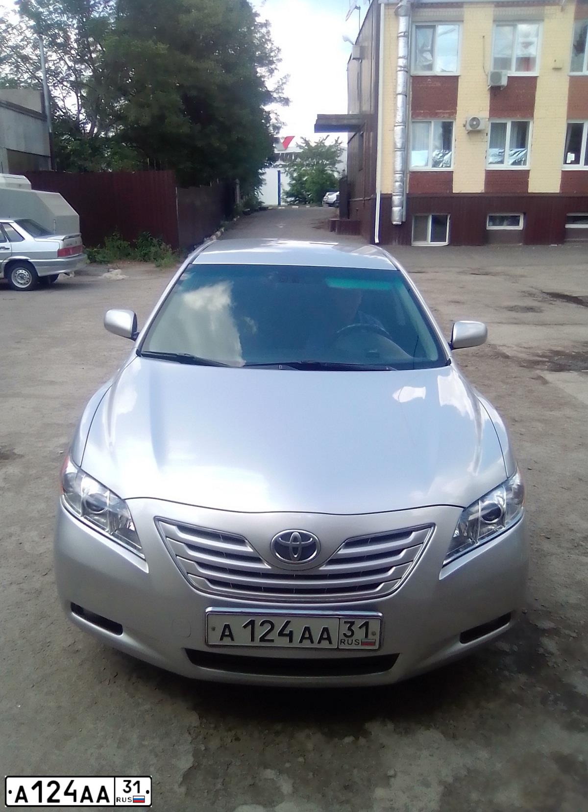 Фото автомобиля TOYOTA CAMRY, 2007 — госномер А124АА31. Цвет: СЕРЕБРИСТЫЙ