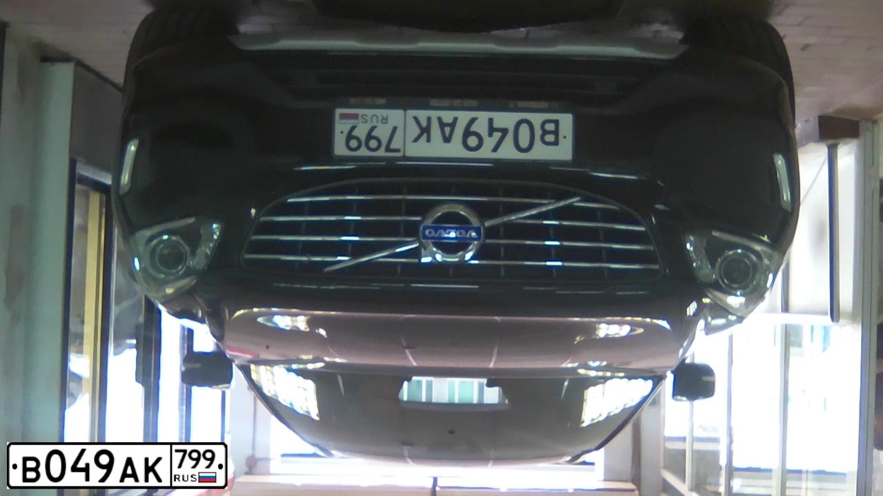 Фото автомобиля VOLVO XC60, 2017 — госномер В049АК799. Цвет: ЧЕРНЫЙ