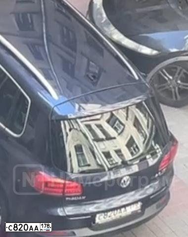 Фото автомобиля VOLKSWAGEN TIGUAN, 2014 — госномер С820АА178. Цвет: ТЕМНО-СИНИЙ