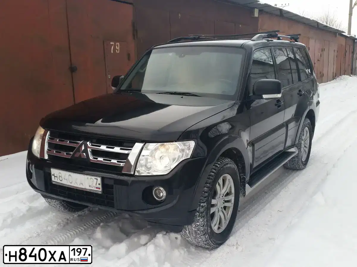 Фото автомобиля MITSUBISHI PAJERO, 2012 — госномер С016МО750. Цвет: ЧЕРНЫЙ
