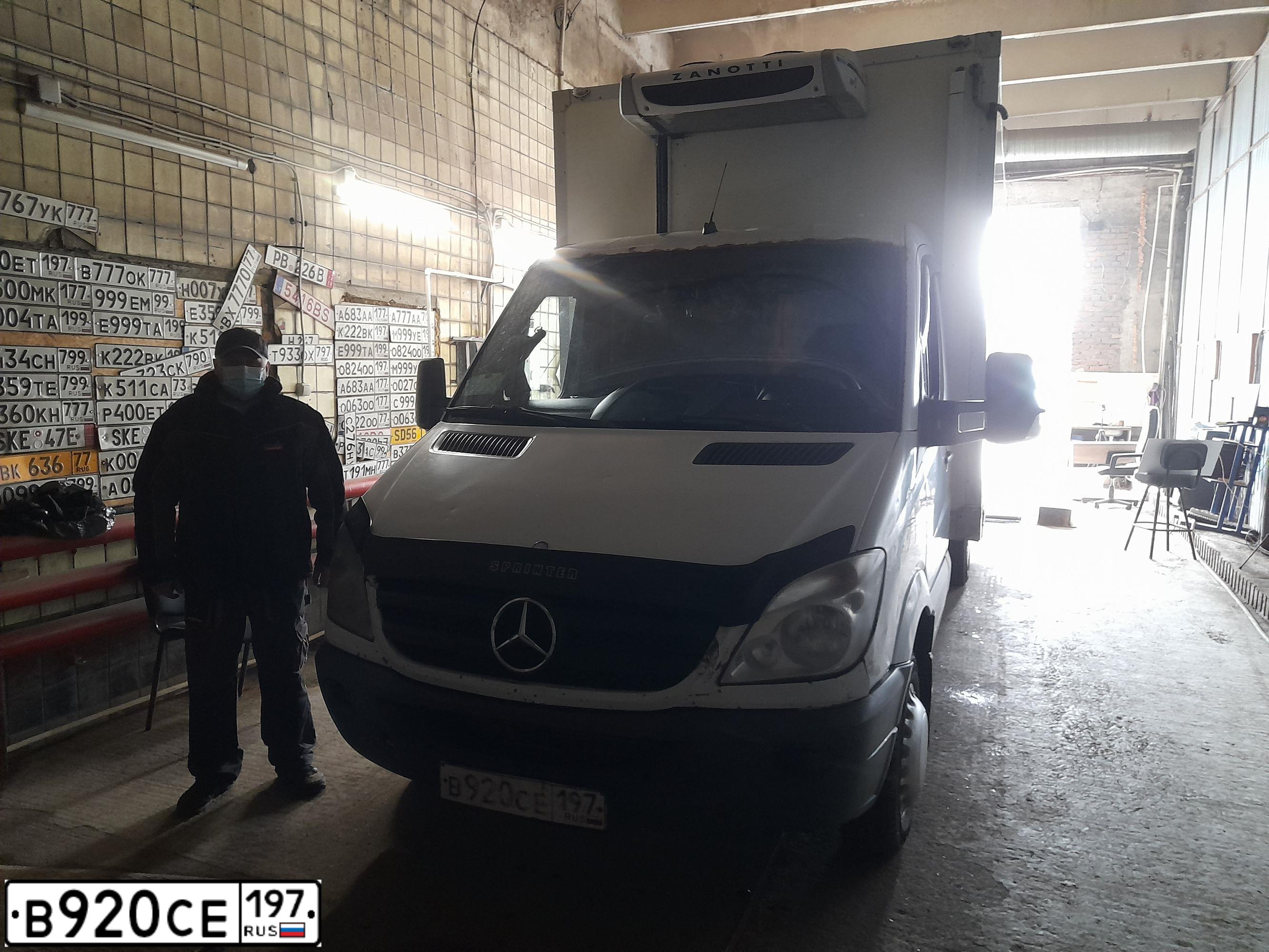 Фото автомобиля MERCEDES SPRINTER, 2011 — госномер Р823ЕК550. Цвет: Белый
