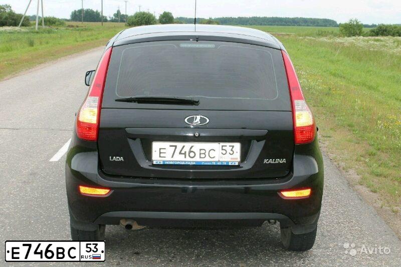Фото автомобиля LADA 2192 KALINA, 2013 — госномер Е746ВС53. Цвет: Сине-Черный