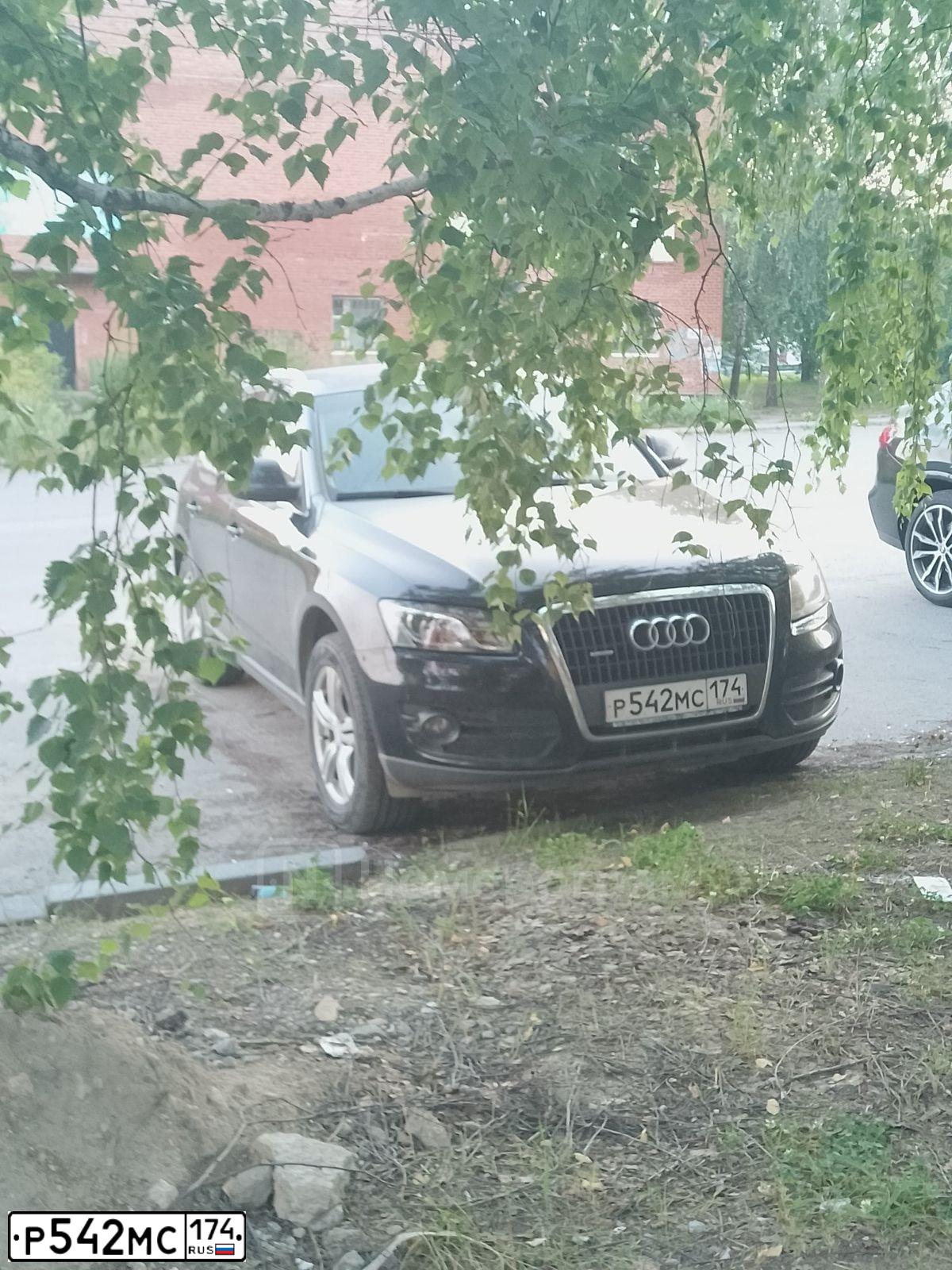 Фото автомобиля AUDI Q5, 2010 — госномер Р542МС174. Цвет: ЧЕРНЫЙ