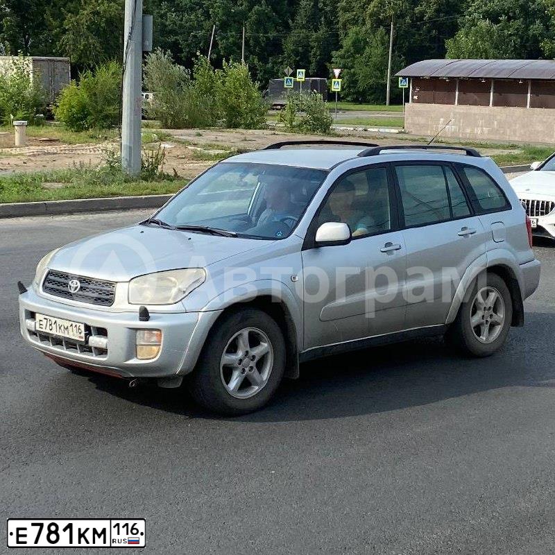 Фото автомобиля TOYOTA RAV4, 2002 — госномер Е781КМ116. Цвет: СЕРЕБРИСТЫЙ