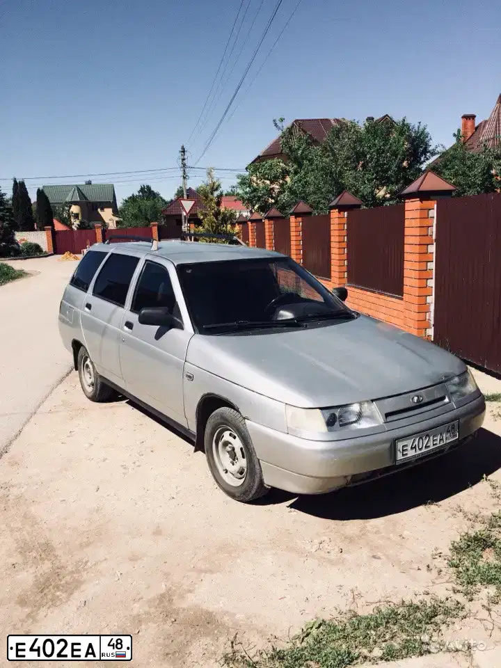Фото автомобиля LADA 2111, 2006 — госномер Е402ЕА48. Цвет: СВ.СЕРЕБ.МЕТАЛЛ