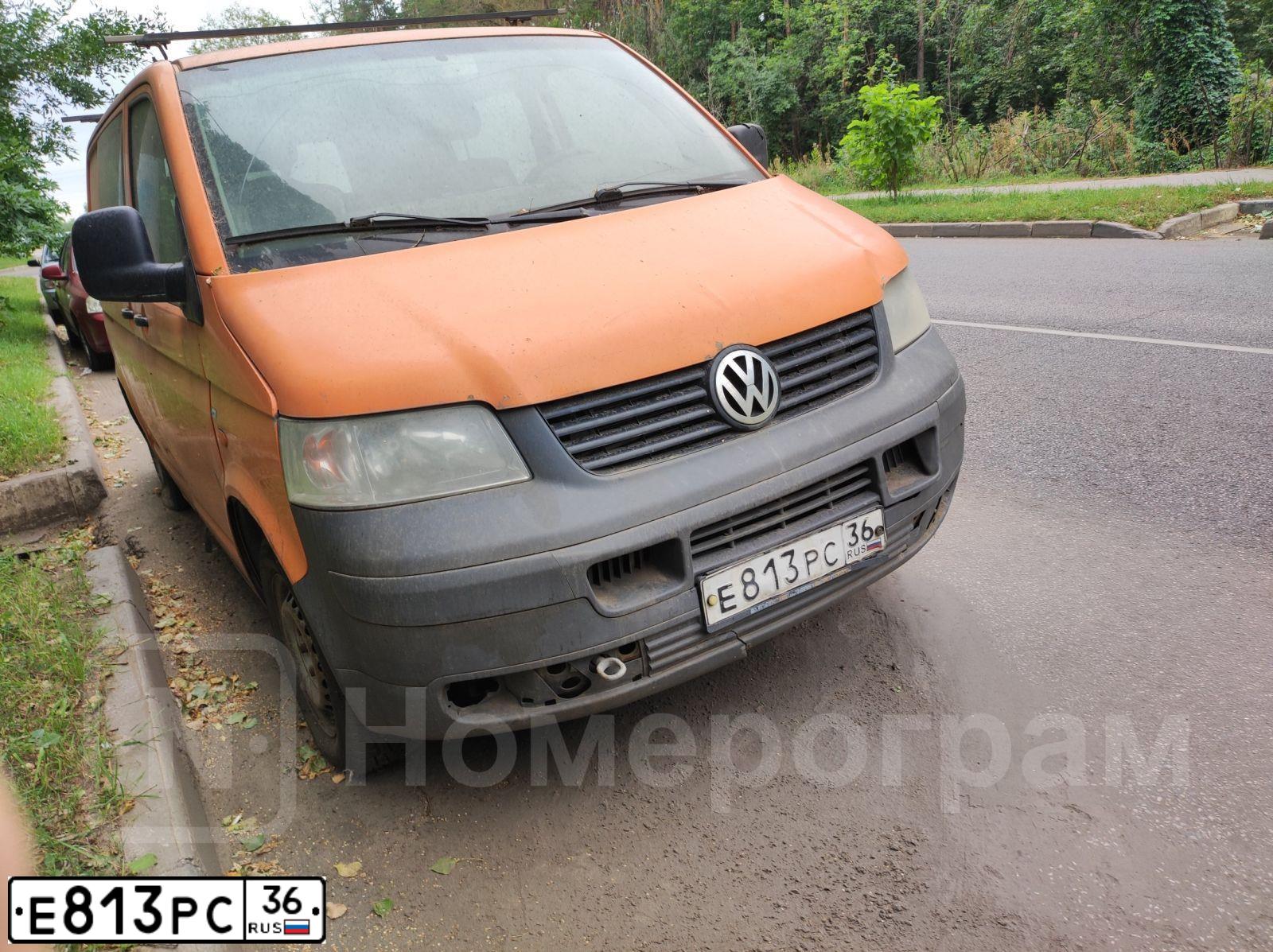 Фото автомобиля VOLKSWAGEN TRANSPORTER, 2005 — госномер Е813РС36. Цвет: ОРАНЖЕВЫЙ