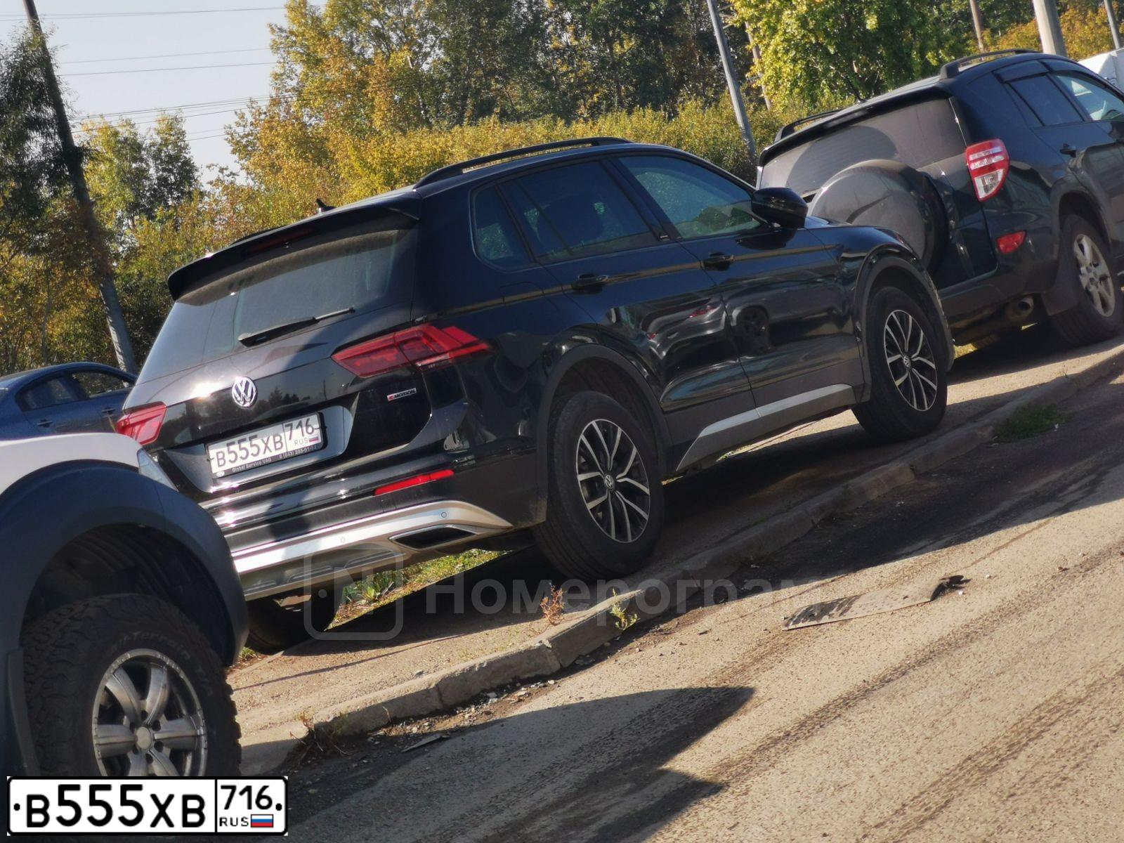 Фото автомобиля VOLKSWAGEN TIGUAN, 2019 — госномер В555ХВ716. Цвет: ЧЕРНЫЙ