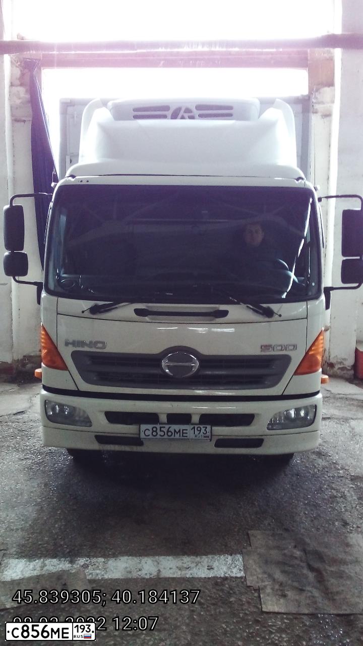 Фото автомобиля HINO 500-SERIE, 2014 — госномер С856МЕ193. Цвет: Белый
