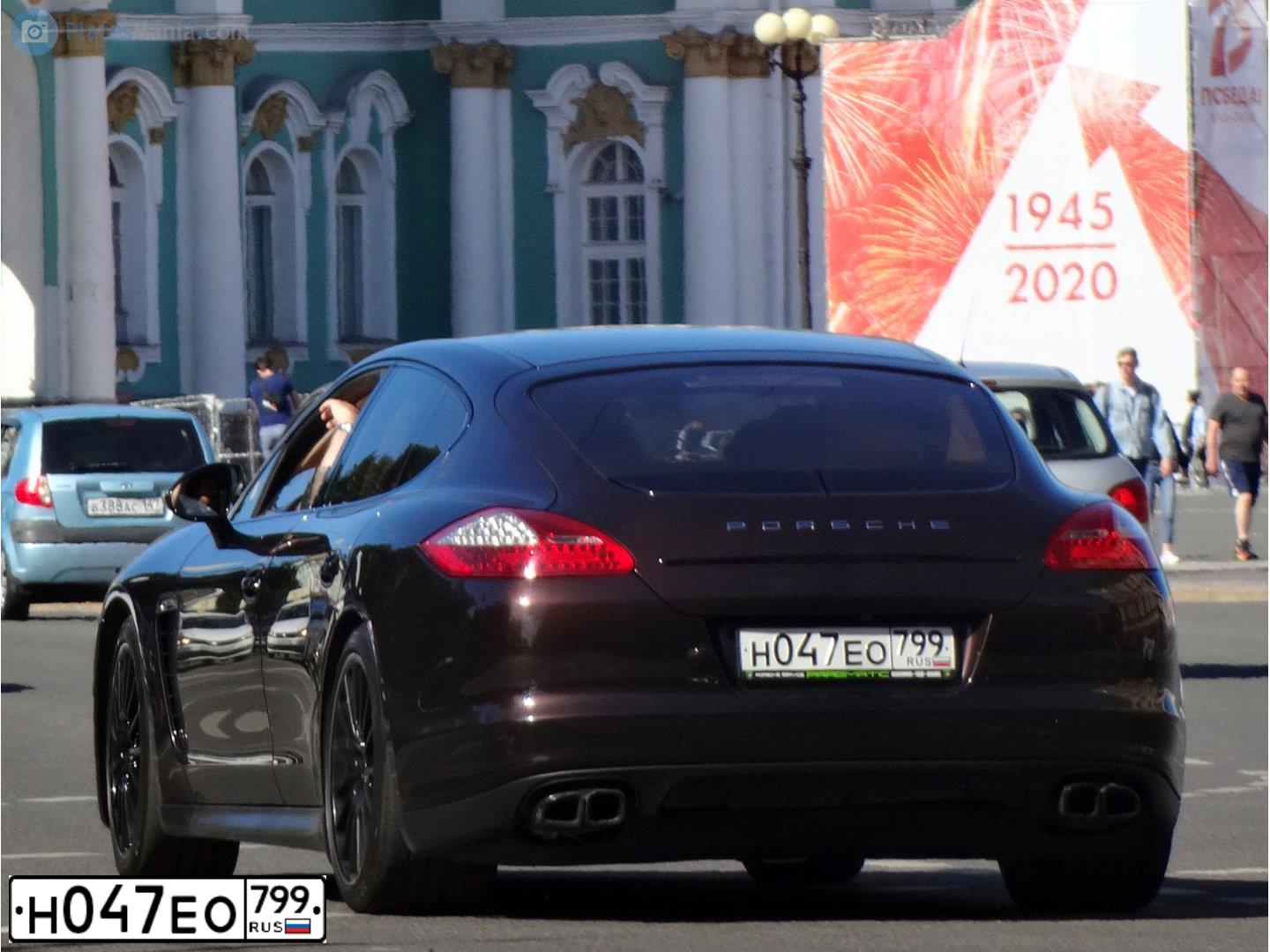 Фото автомобиля PORSCHE PANAMERA, 2012 — госномер Н047ЕО799. Цвет: Коричневый