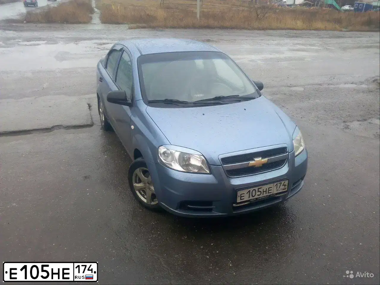 Фото автомобиля CHEVROLET AVEO, 2006 — госномер Е105НЕ174. Цвет: СИНИЙ