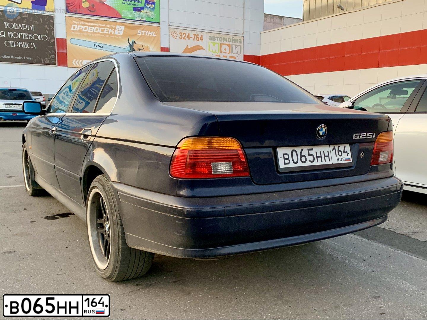 Фото автомобиля BMW SERIE 5, 2003 — госномер У628АЕ750. Цвет: синий