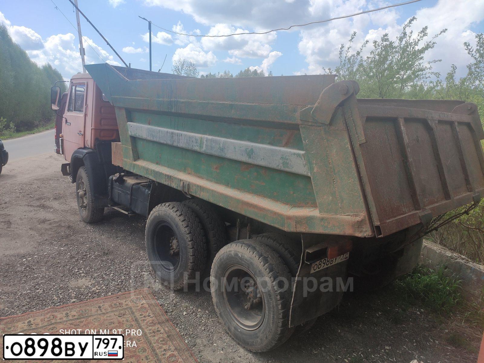 Фото автомобиля KAMAZ 55111 /6X4/, 1991 — госномер Р795ТК190. Цвет: ЖЕЛТЫЙ