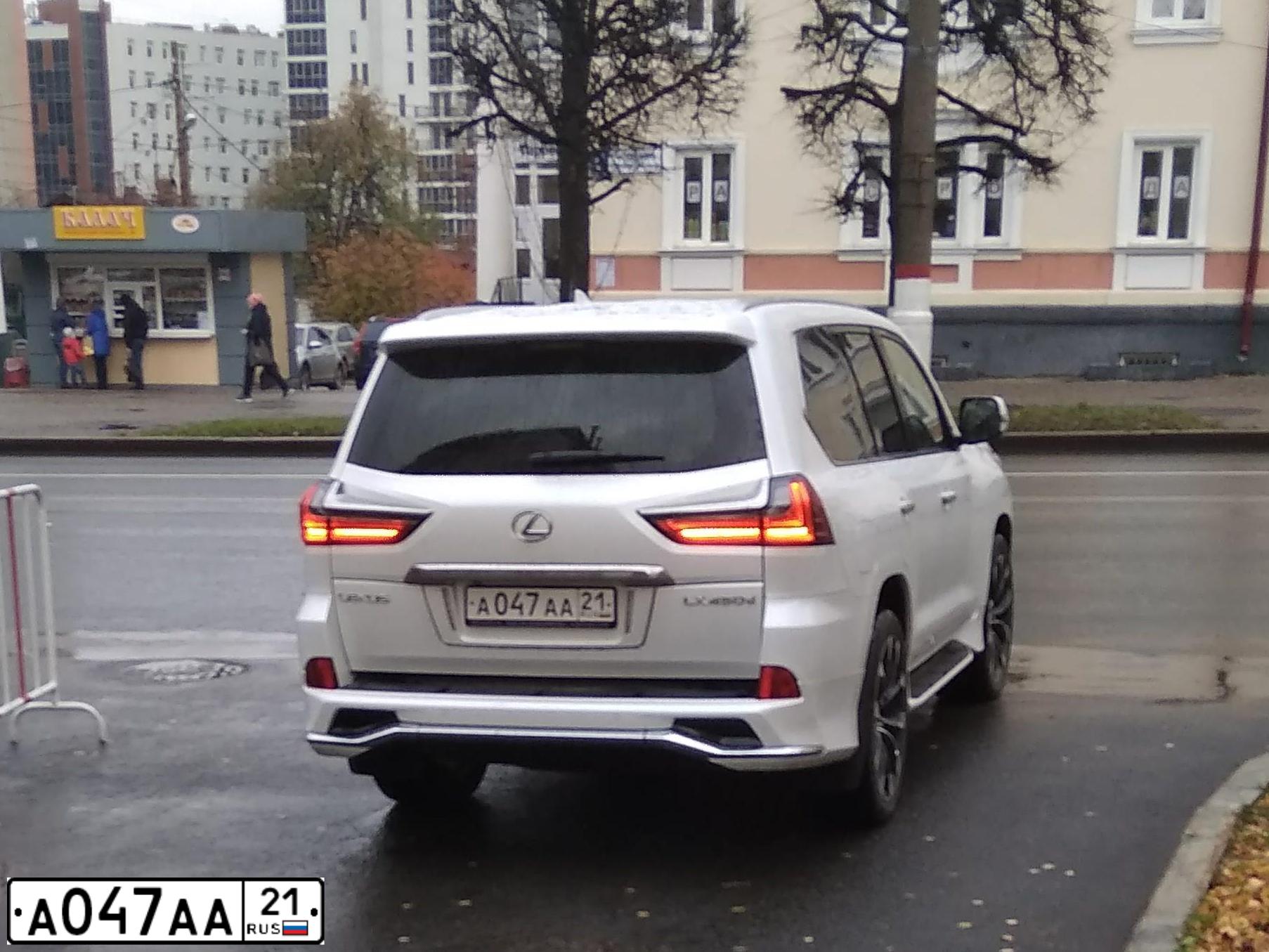 Фото автомобиля LEXUS LX, 2017 — госномер А047АА21. Цвет: Белый