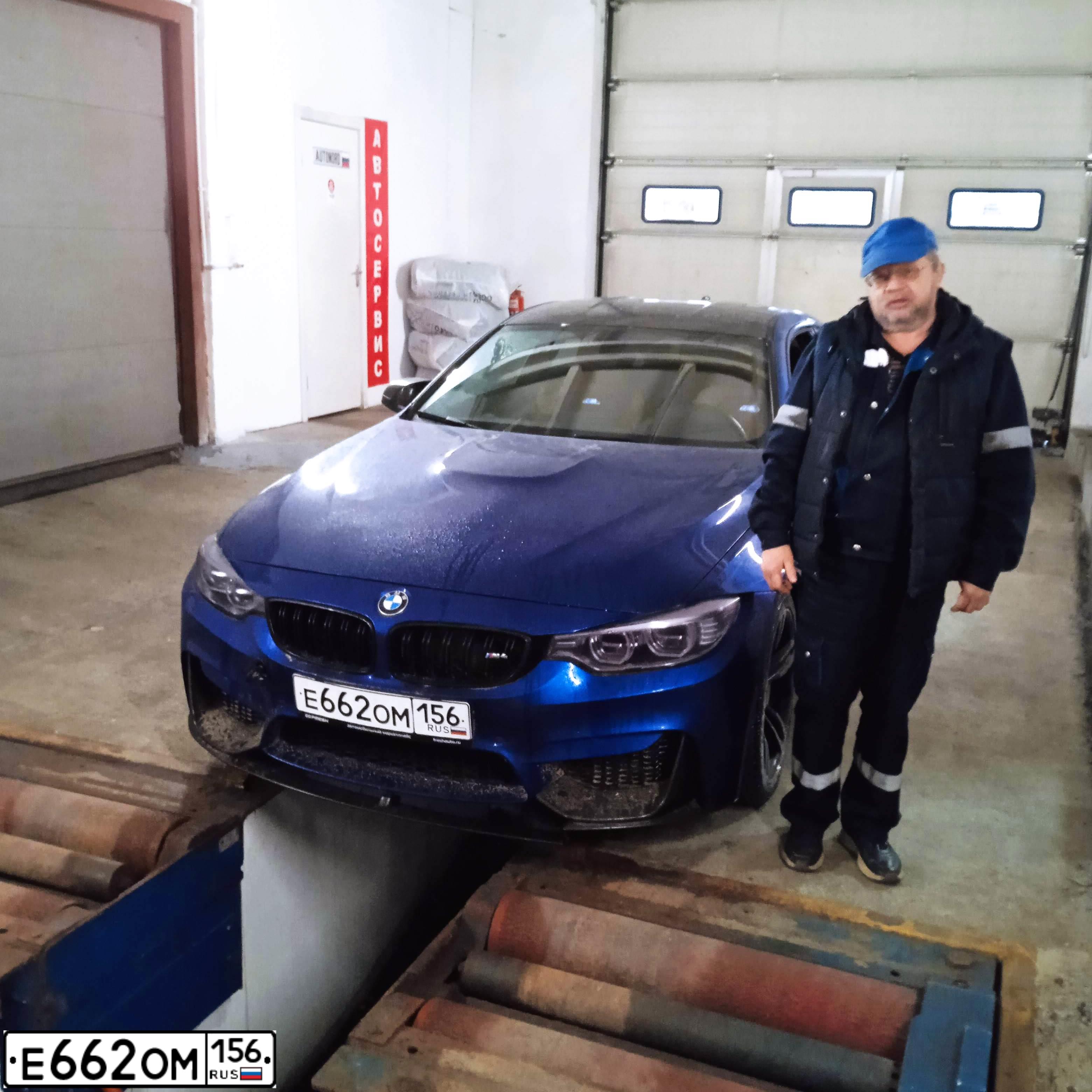 Фото автомобиля BMW M4, 2016 — госномер Е662ОМ156. Цвет: синий