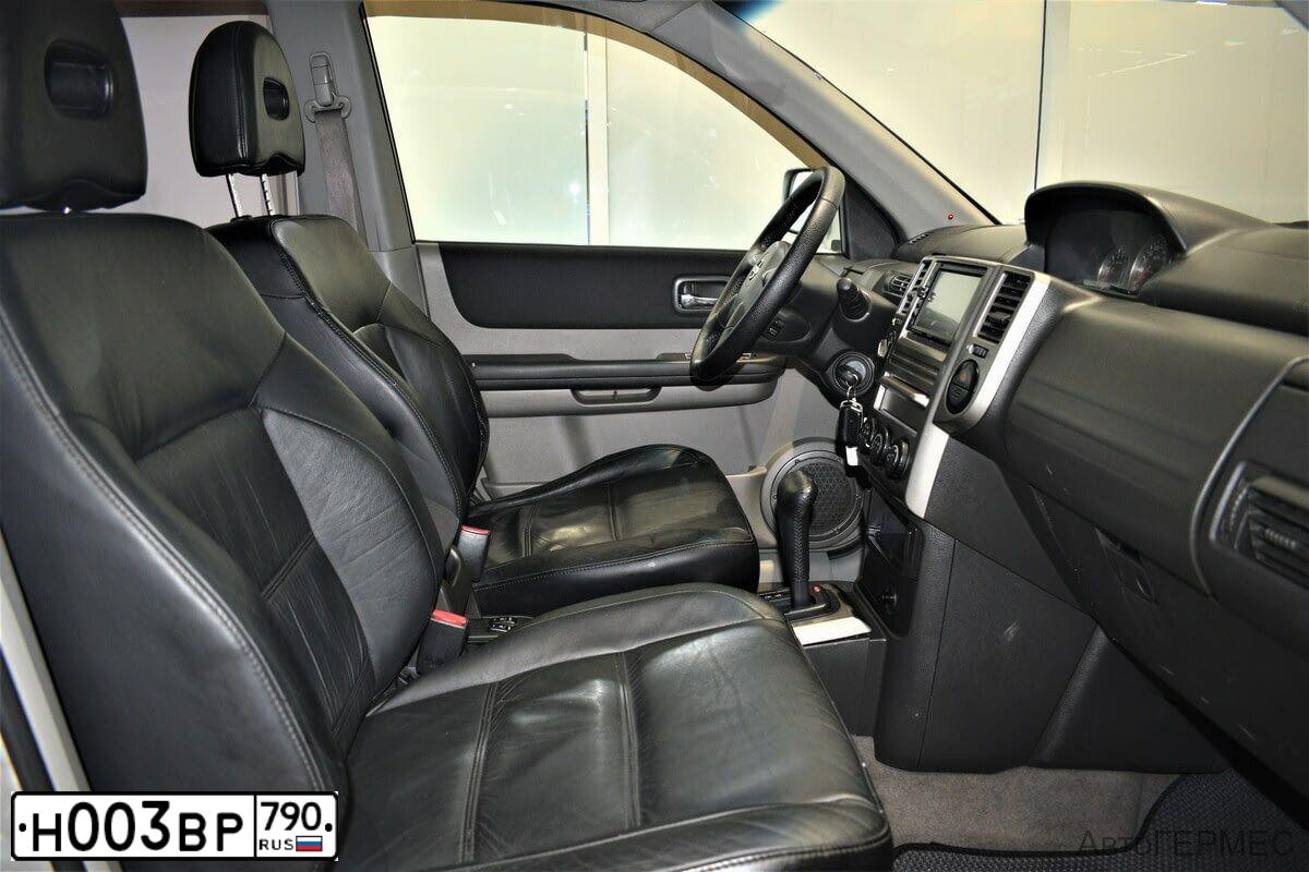 Фото автомобиля NISSAN X-TRAIL, 2004 — госномер Н003ВР790. Цвет: СЕРЕБРИСТЫЙ