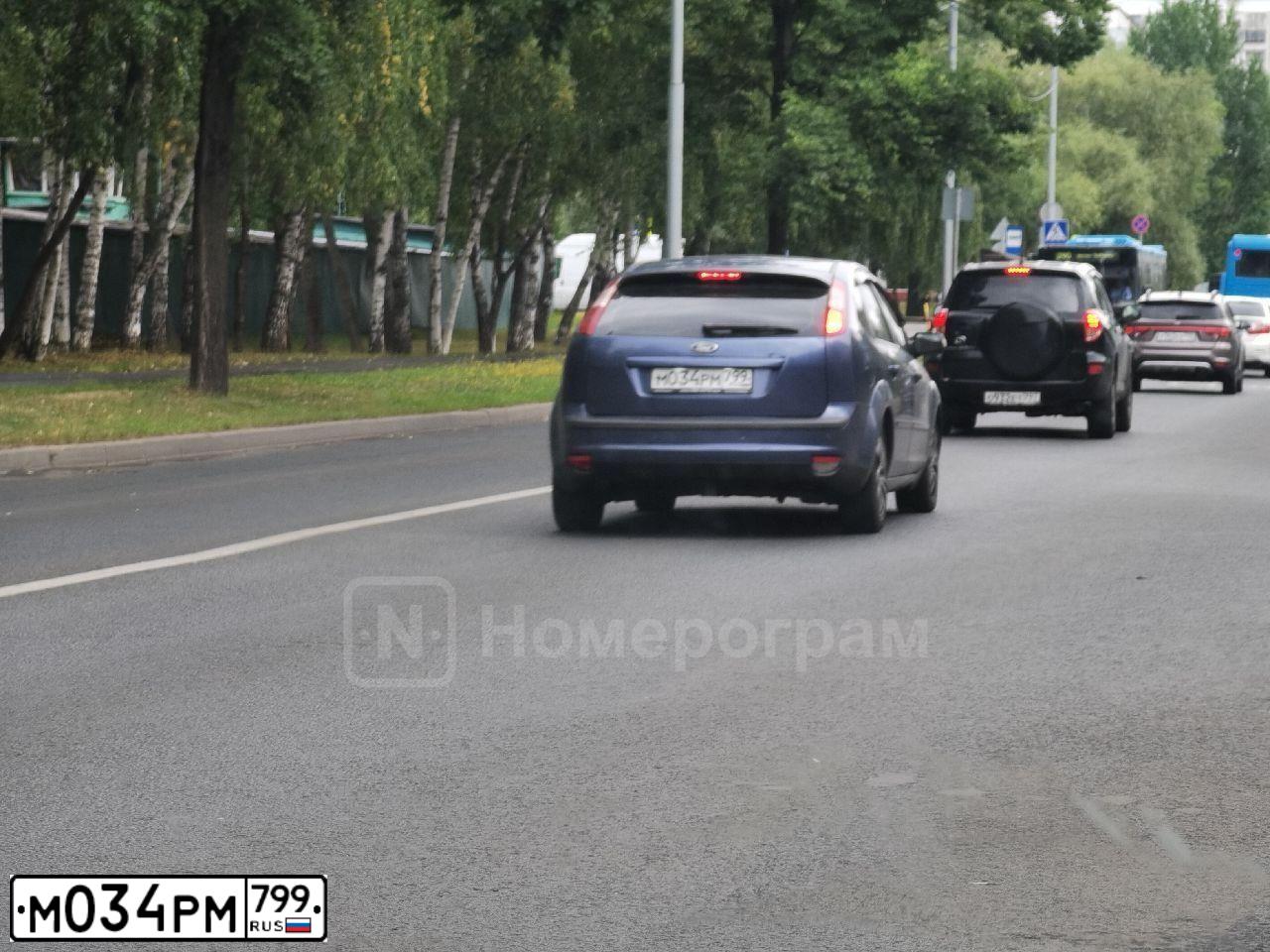 Фото автомобиля FORD FOCUS, 2007 — госномер М034РМ799. Цвет: СИНИЙ