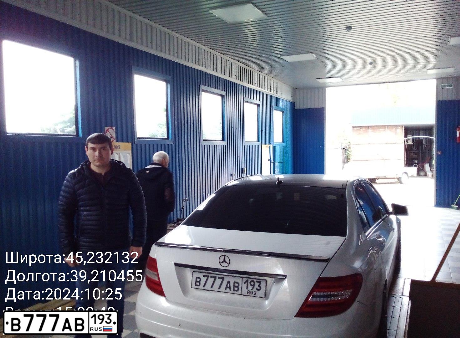 Фото автомобиля МЕРСЕДЕС-БЕНЦ С180, 2011 — госномер М460РЕ193. Цвет: Белый