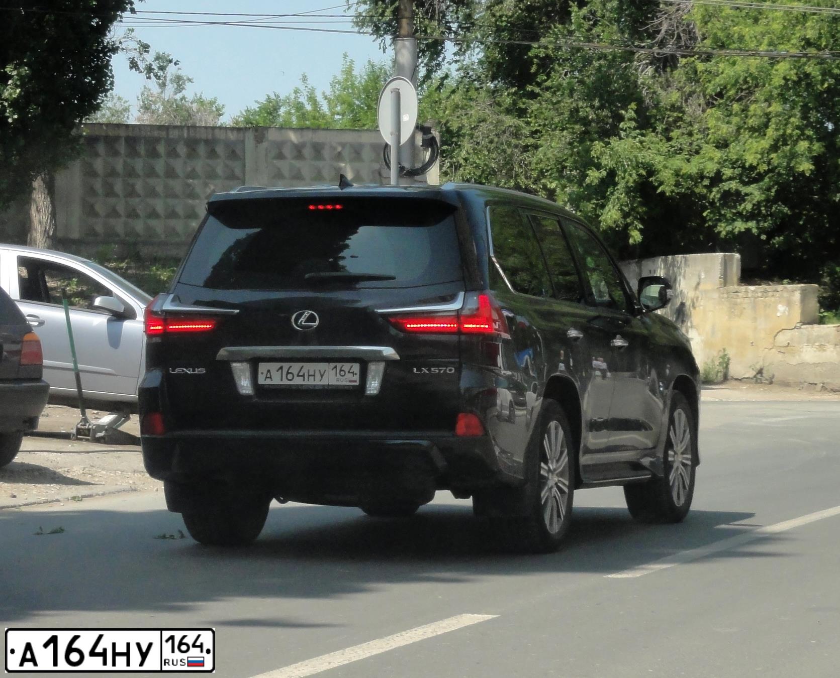 Фото автомобиля LEXUS LX, 2016 — госномер М888АУ181. Цвет: ЧЕРНЫЙ