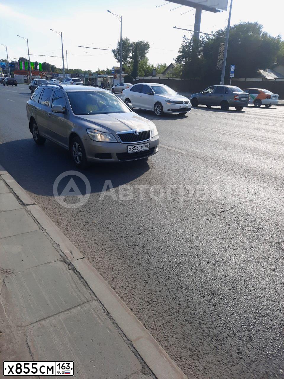 Фото автомобиля SKODA OCTAVIA, 2011 — госномер Х855СМ163. Цвет: Серый