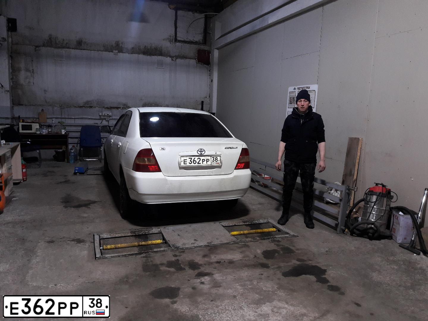 Фото автомобиля TOYOTA COROLLA, 2001 — госномер М250КС138