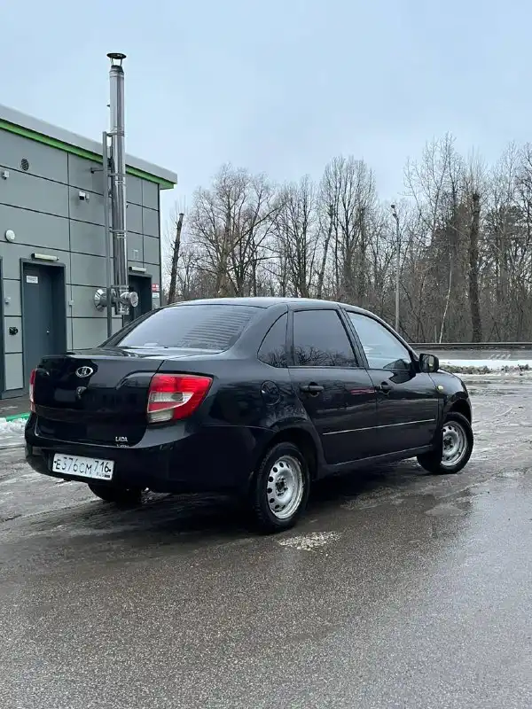 Фото автомобиля LADA GRANTA, 2012 — госномер Т118НН73. Цвет: СИНЕ-ЧЕРНЫЙ