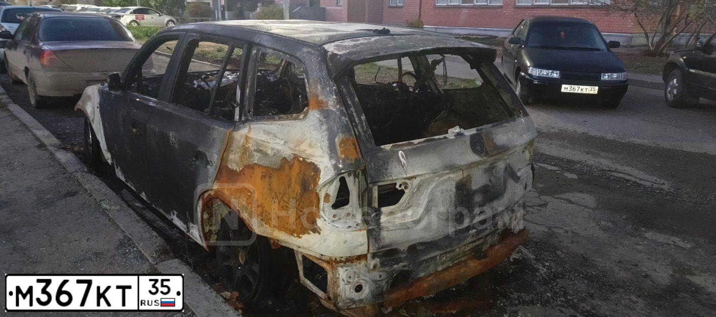 Фото автомобиля LADA 2112, 2007 — госномер М367КТ35. Цвет: ГРАФИТОВЫЙ МЕТАЛЛИК