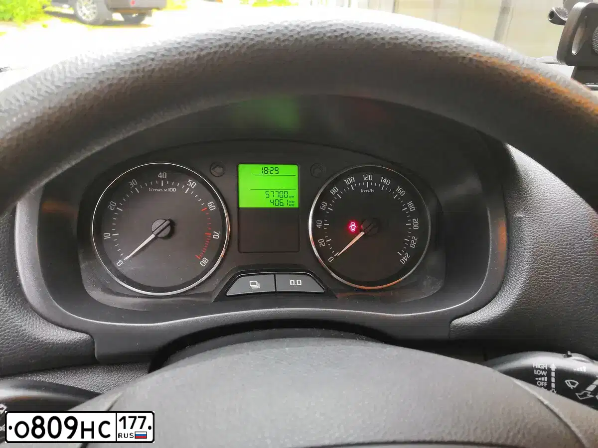 Фото автомобиля SKODA FABIA, 2011 — госномер Т038КС76