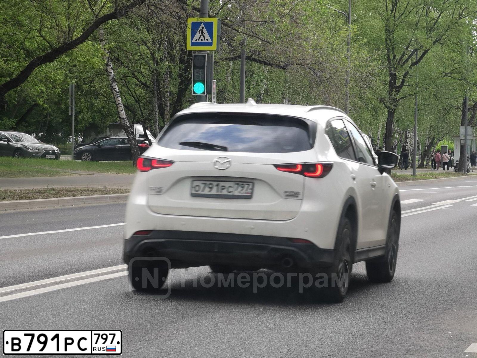 Фото автомобиля PORSCHE CAYMAN, 2018 — госномер С911КР198. Цвет: СЕРЕБРИСТЫЙ