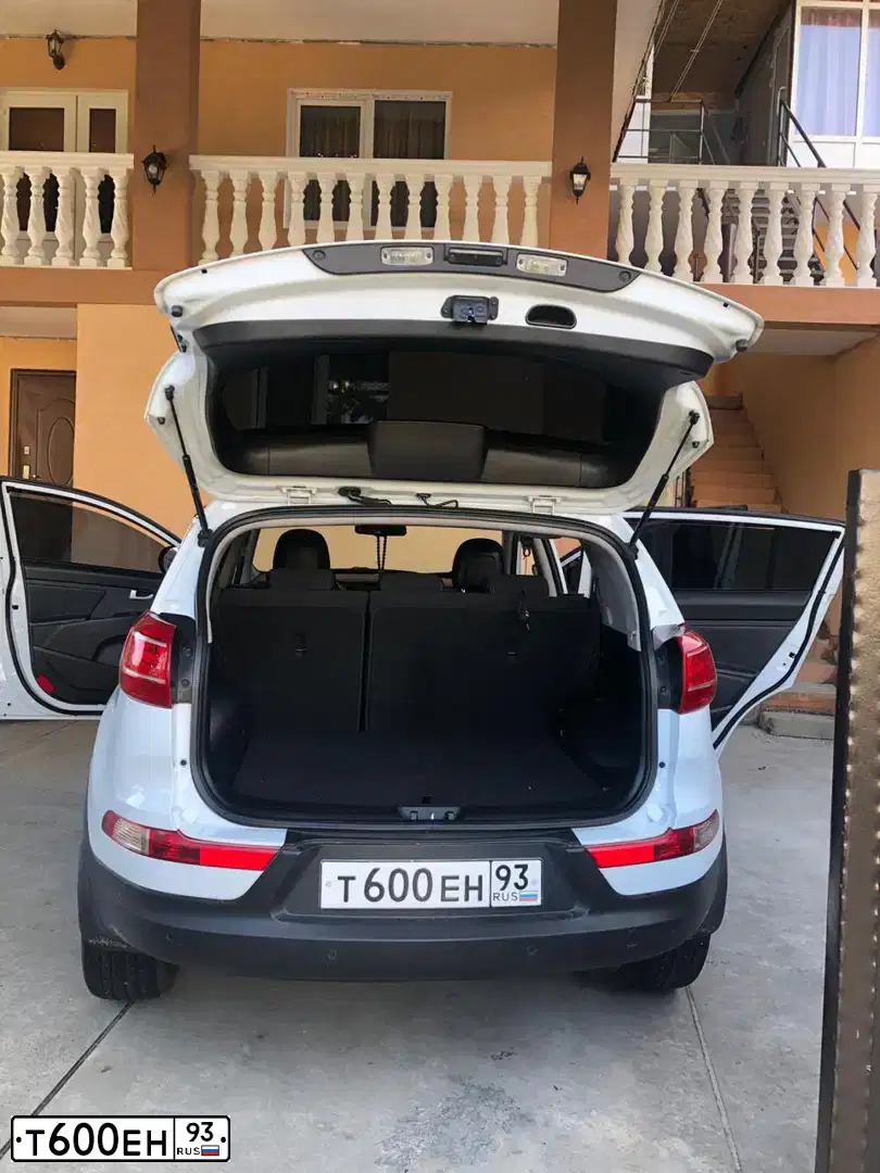 Фото автомобиля KIA SPORTAGE, 2013 — госномер Т600ЕН93. Цвет: Белый