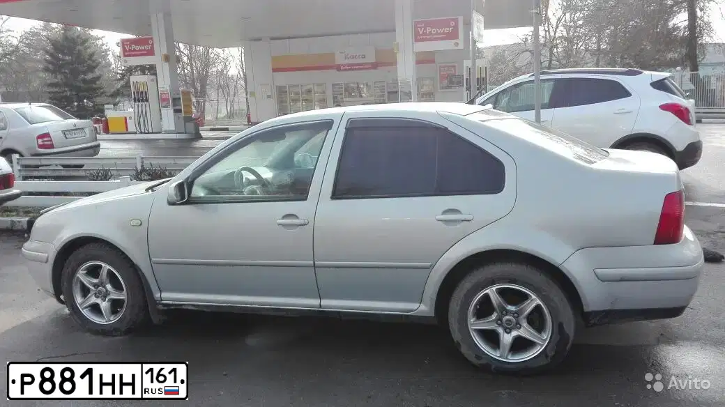Фото автомобиля VOLKSWAGEN BORA, 1999 — госномер К764АВ150. Цвет: Серый