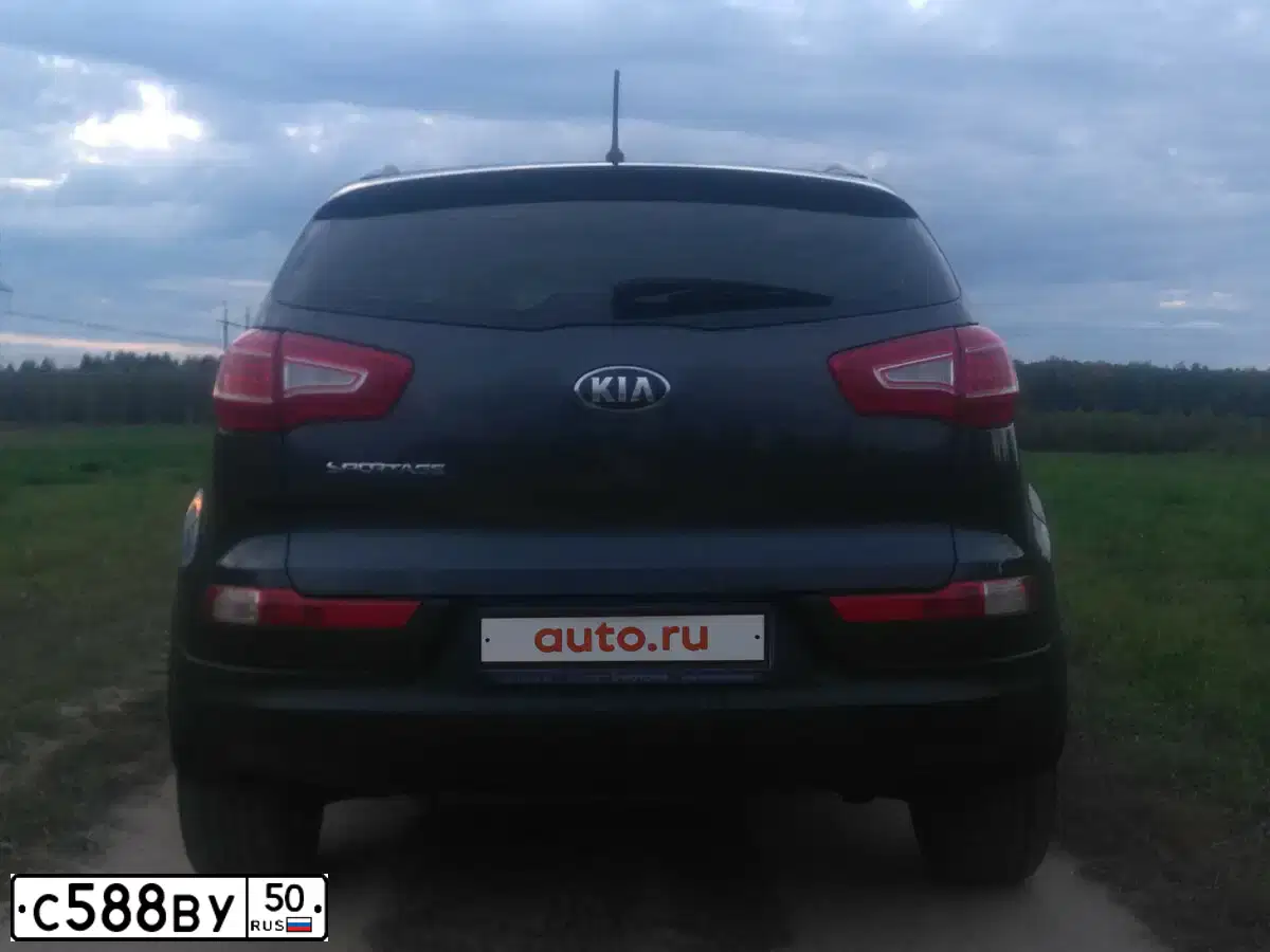 Фото автомобиля KIA SLS (SPORTAGESLSLS), 2013 — госномер М323АЕ250. Цвет: СЕРЫЙ