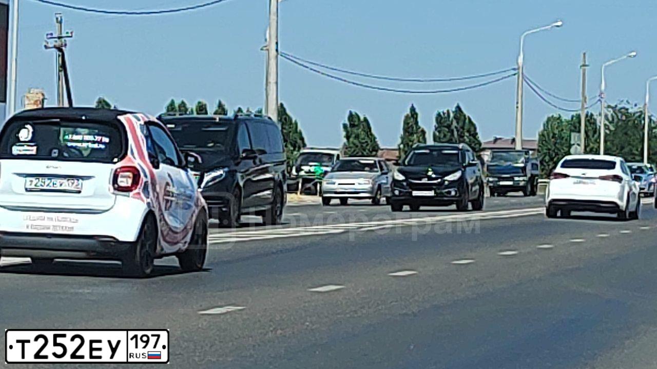Фото автомобиля TOYOTA LANDCRUISER, 2007 — госномер А008НН197. Цвет: СЕРЫЙ
