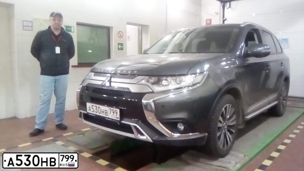 Фото автомобиля MITSUBISHI OUTLANDER, 2018 — госномер Х182ВТ797. Цвет: Серый