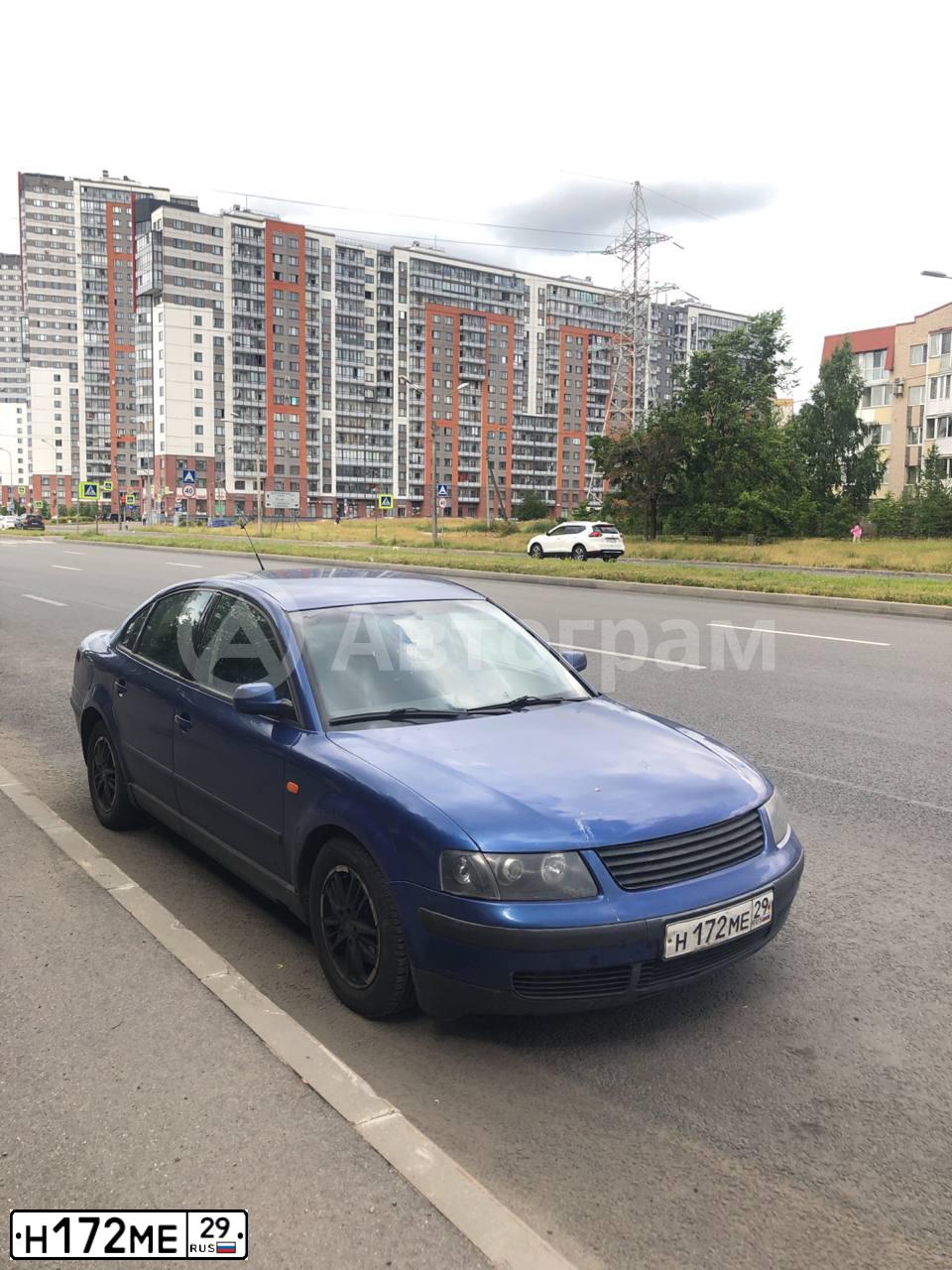 Фото автомобиля VOLKSWAGEN PASSAT, 1998 — госномер Н172МЕ29. Цвет: СИНИЙ