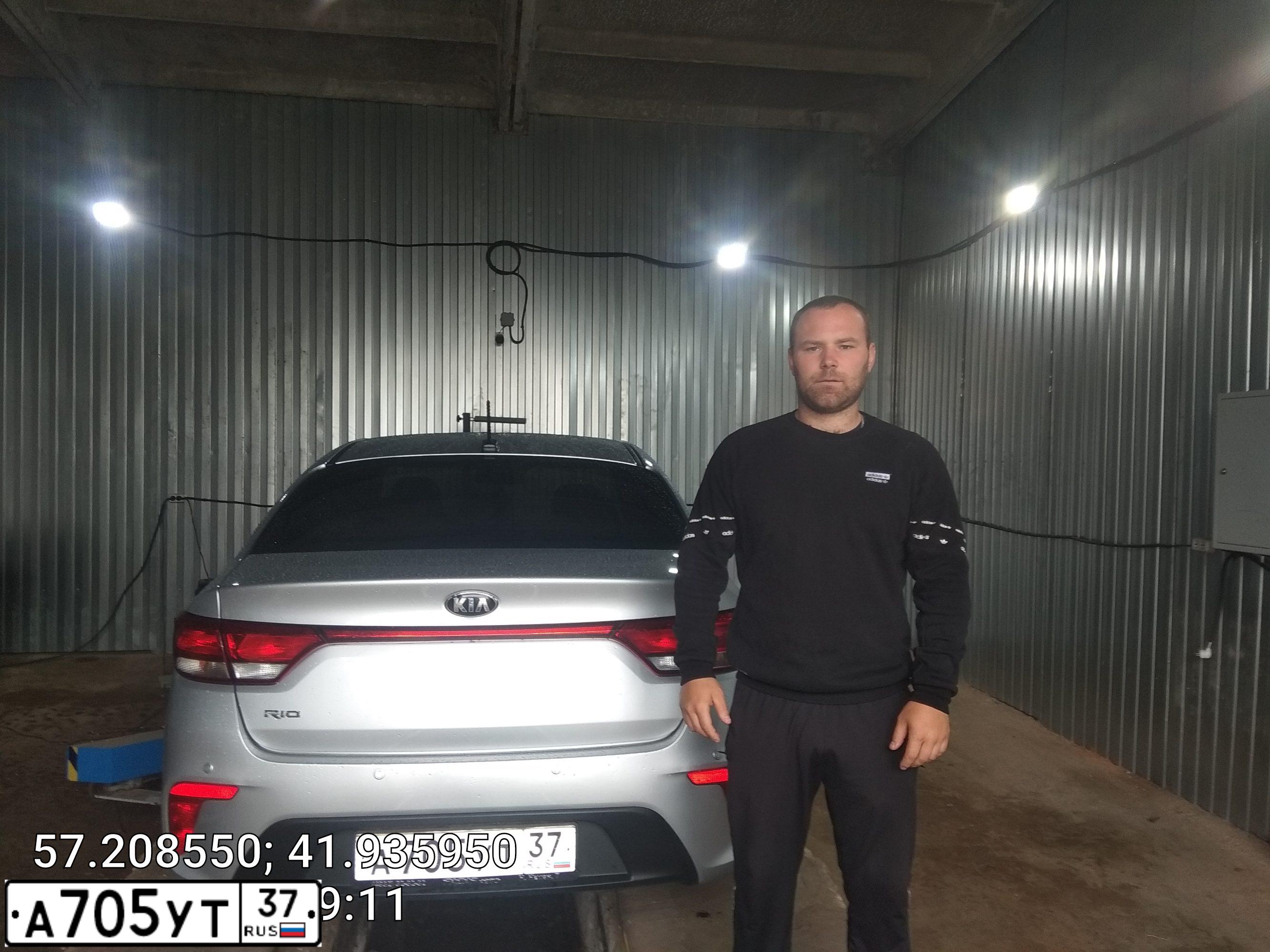 Фото автомобиля KIA RIO, 2018 — госномер А705УТ37. Цвет: Серебристый