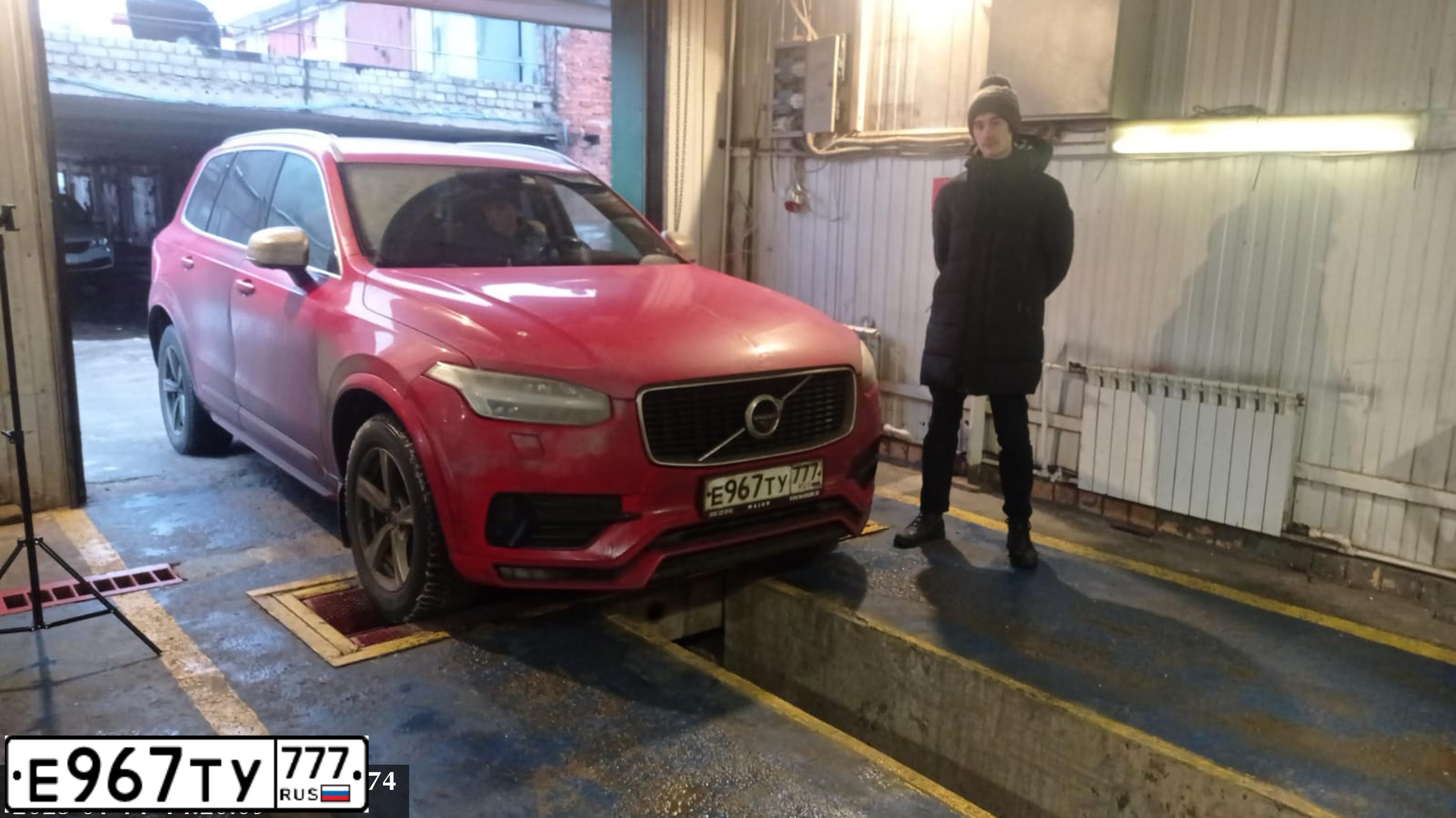 Фото автомобиля VOLVO XC90, 2016 — госномер Е967ТУ777. Цвет: ЗЕЛЕНЫЙ