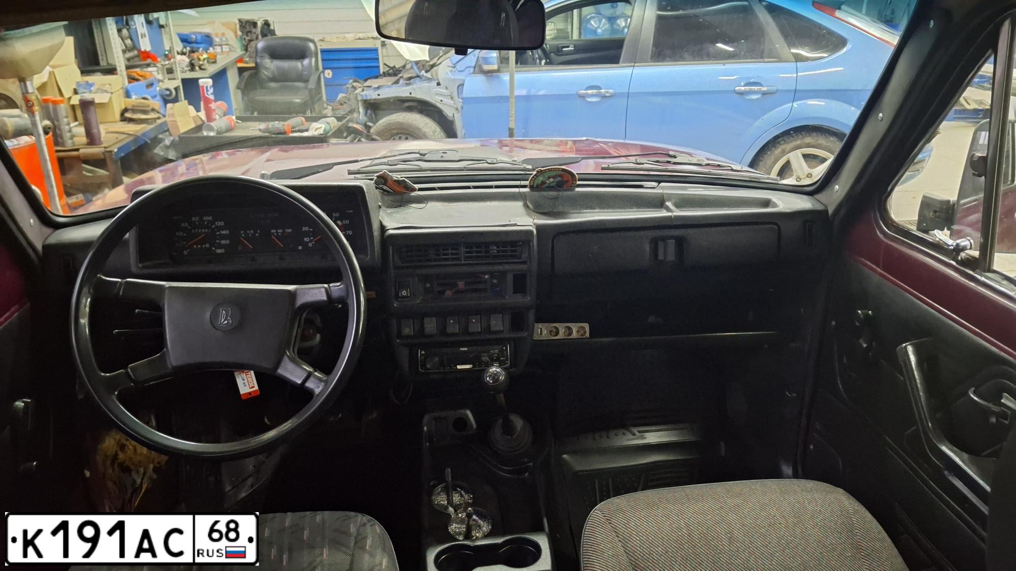 Фото автомобиля LADA NIVA, 1996 — госномер Р170ТР46. Цвет: ГРАНАТ